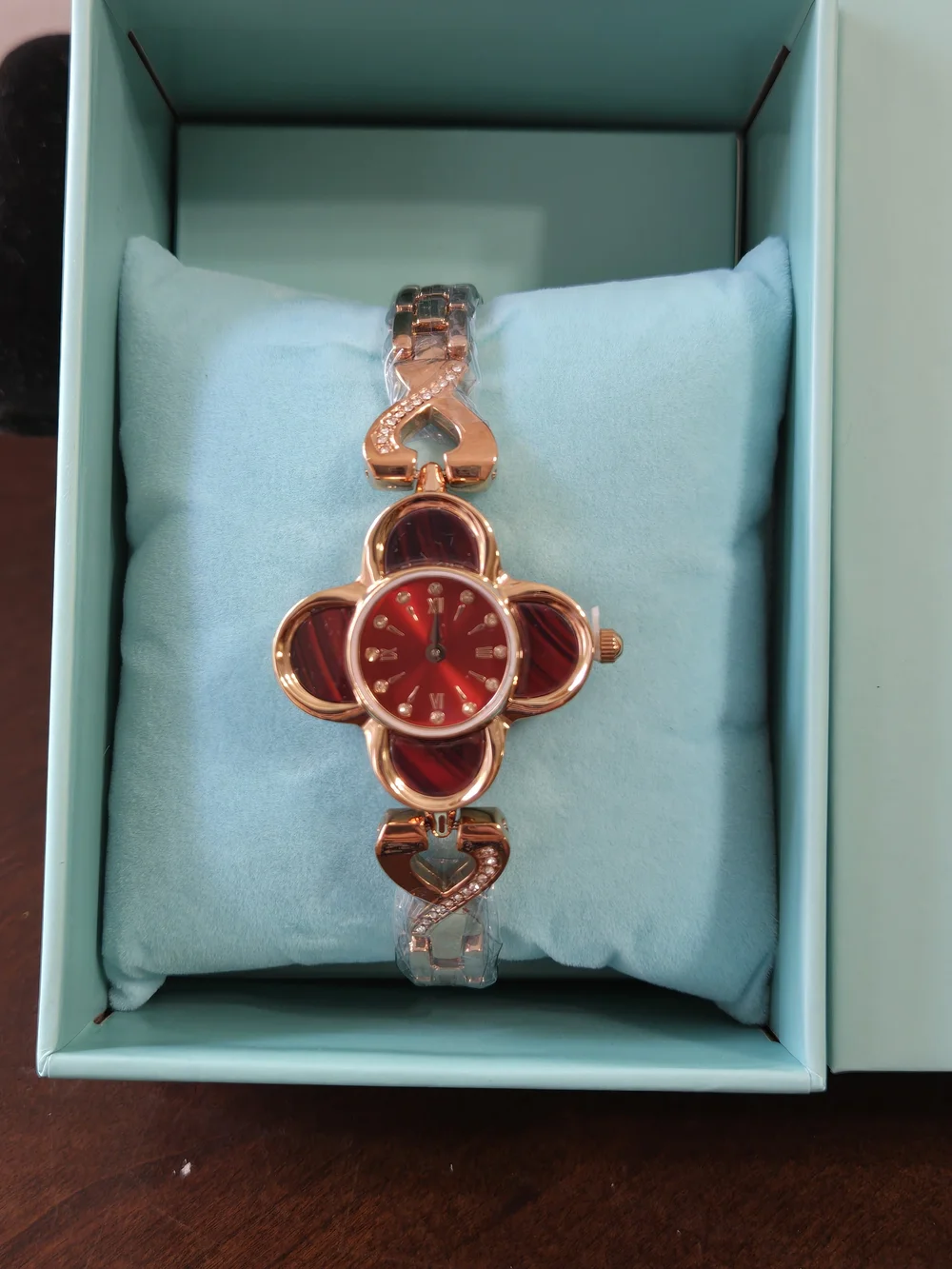 NIB Womens Qwatch Pro Clover Smart Watch. Bluetooth, HR Monitor, Sleep Tracker.